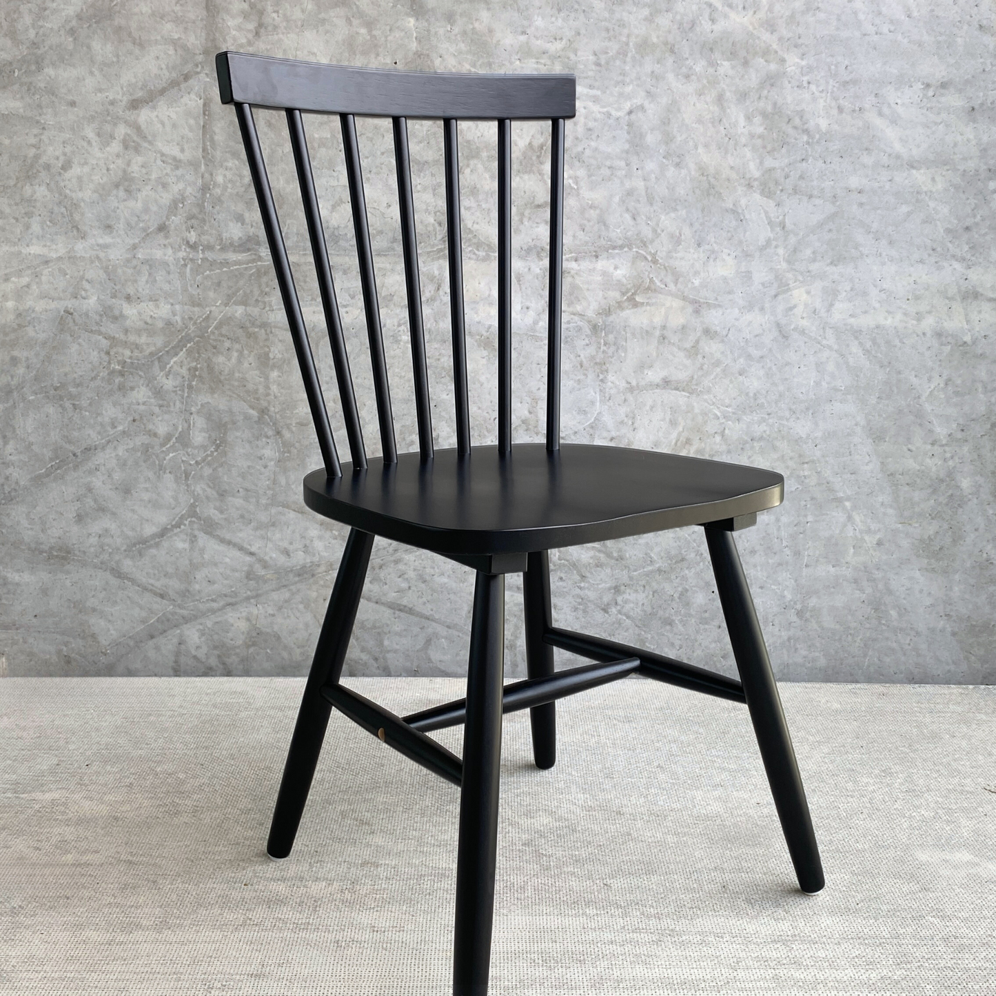 Holly - Chaise de salle à manger en bois noir