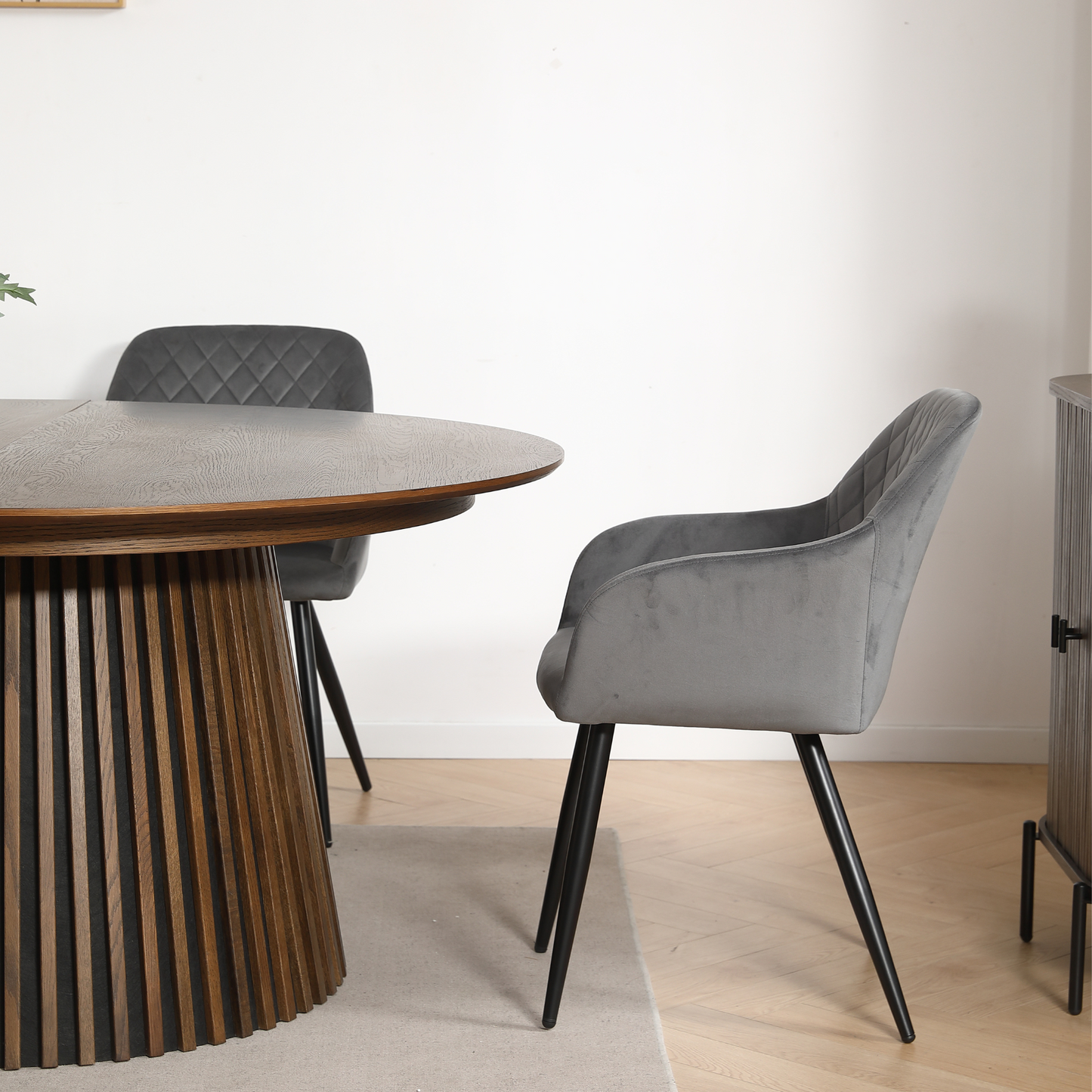 Carlo - Chaise de salle à manger en velours gris avec accoudoirs