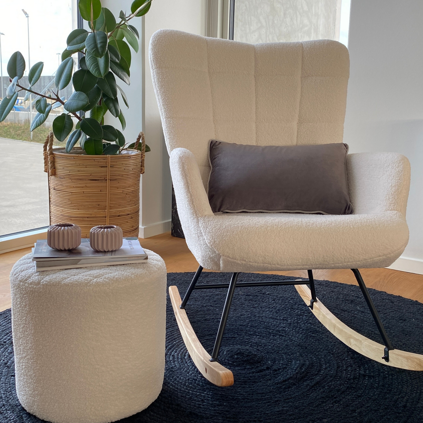 Alfred - Fauteuil à bascule avec accoudoirs - Peluche blanche