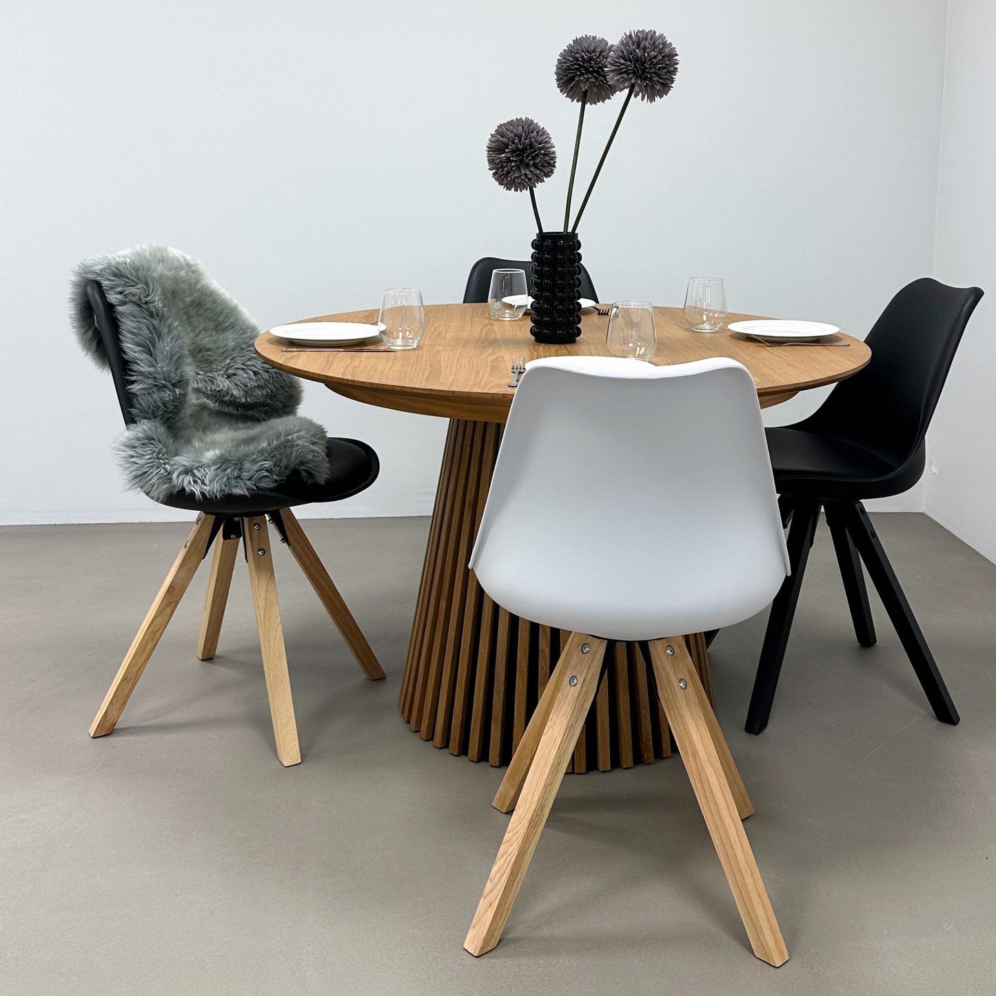 Aria - Chaise de salle à manger noire avec pieds en bois noirs