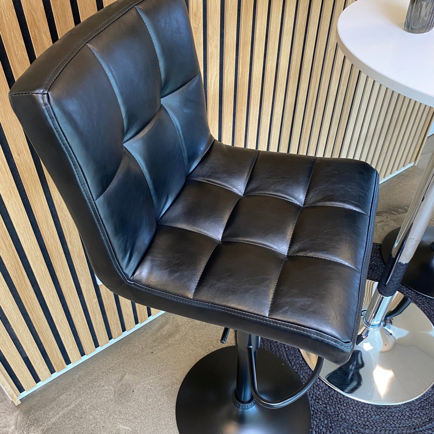 Doria - Tabouret de bar réglable en simili cuir avec rotation à 360 degrés