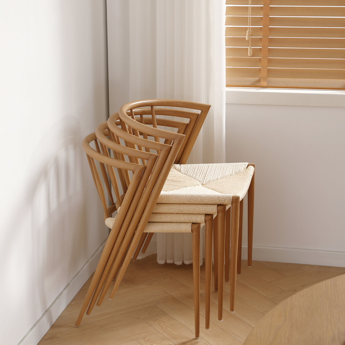 Bella - Chaise de salle à manger design œuf avec assise tressée
