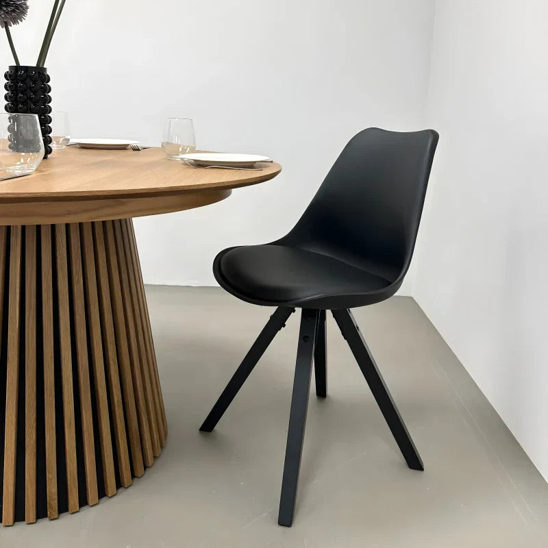 Aria - Chaise de salle à manger noire avec pieds en bois noirs