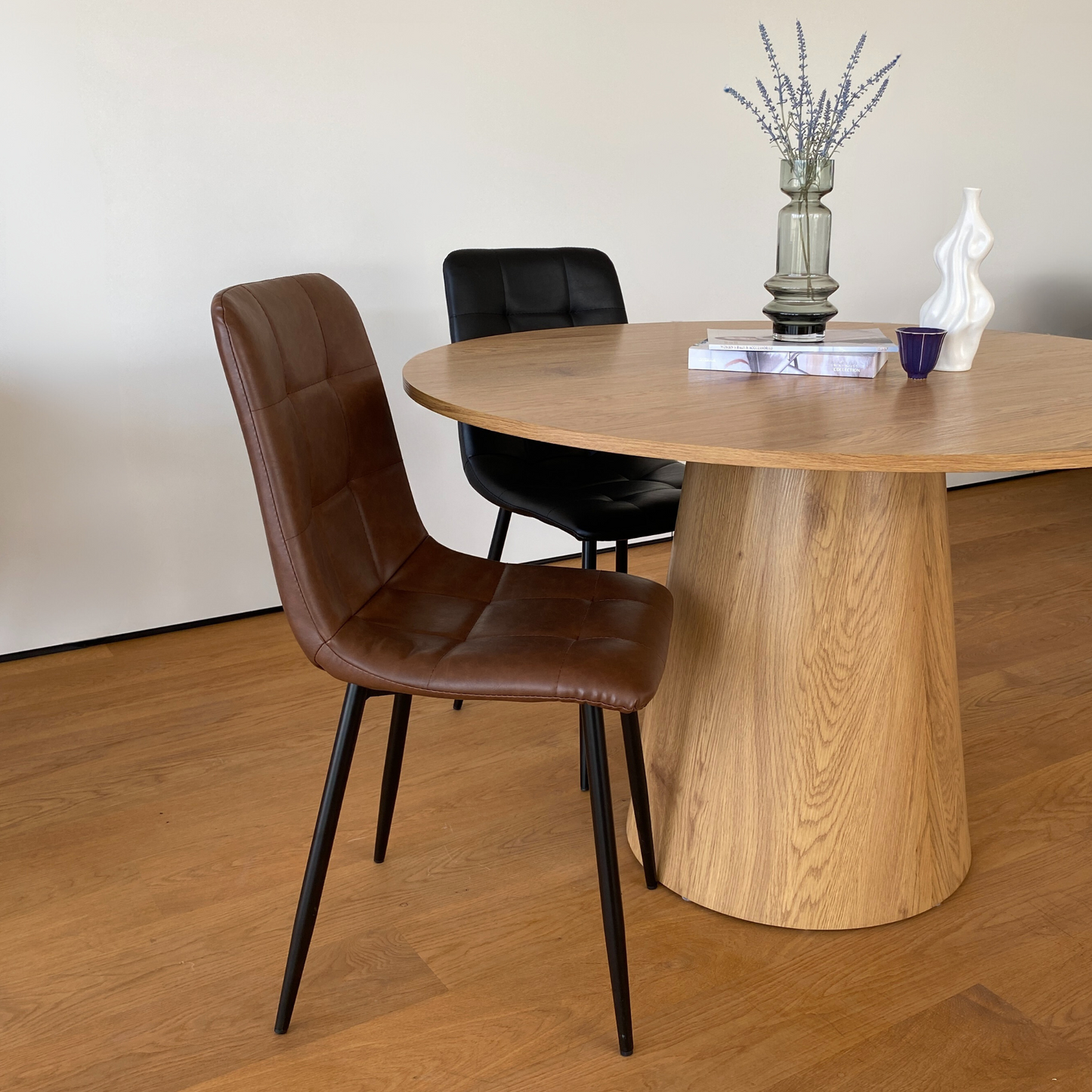 Jessi Chaise de salle à manger - Cuir synthétique brun avec pieds en métal noir
