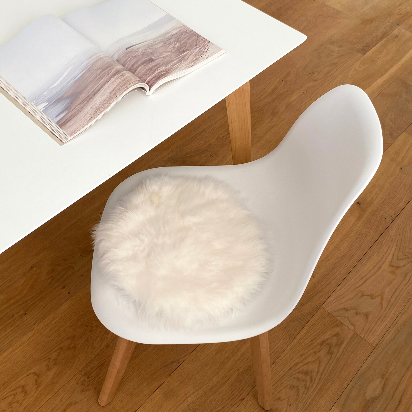 Jessica - Chaise de salle à manger blanche avec pieds en bois