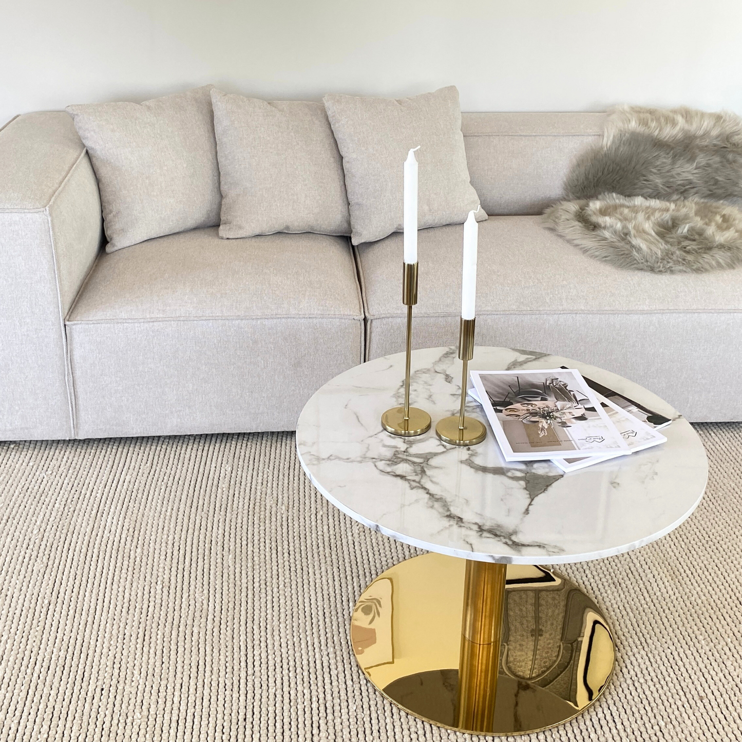 Lazio - Table basse en aspect marbre blanc avec pieds en laiton/doré Ø70 cm