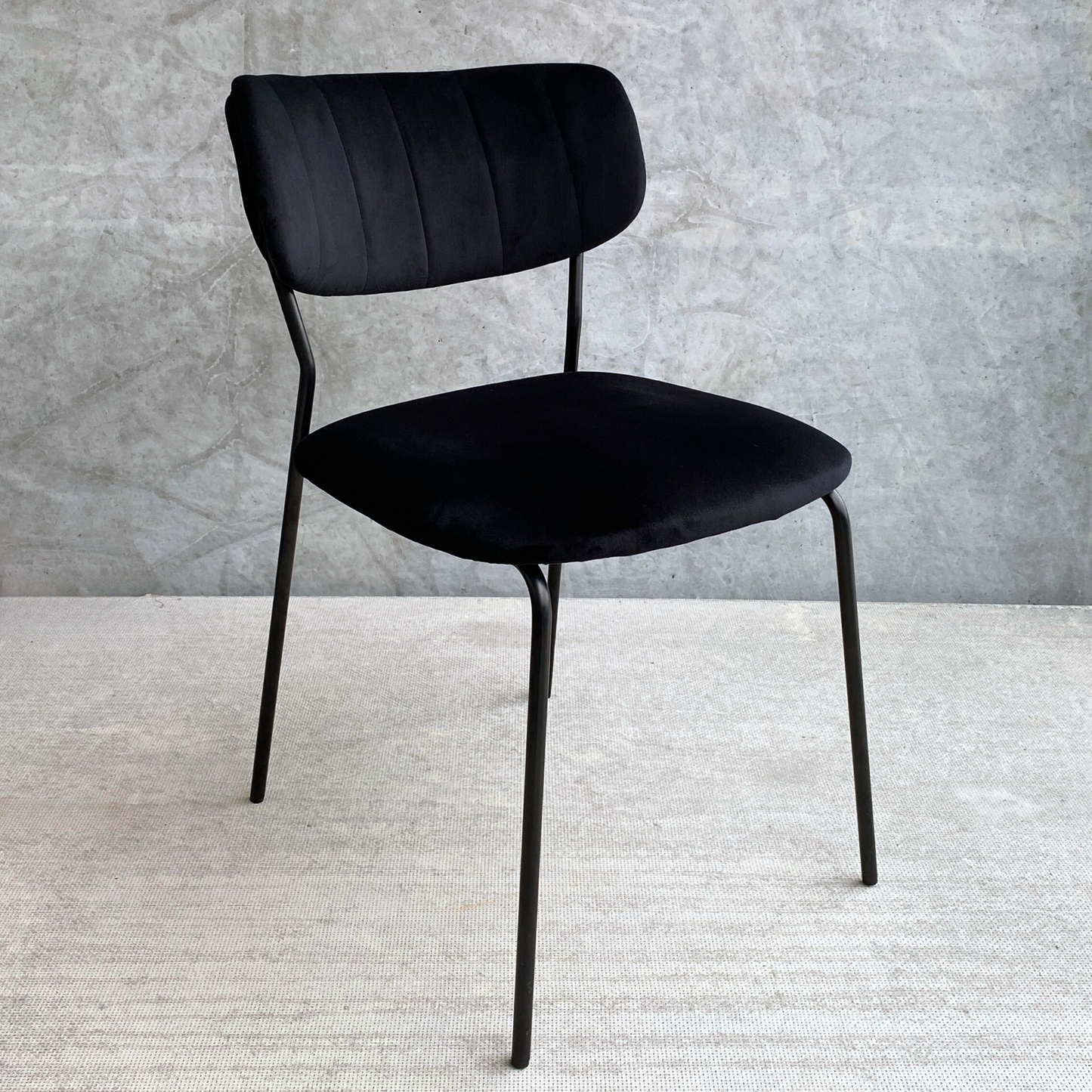 Lucia - Chaise de salle à manger en velours noir