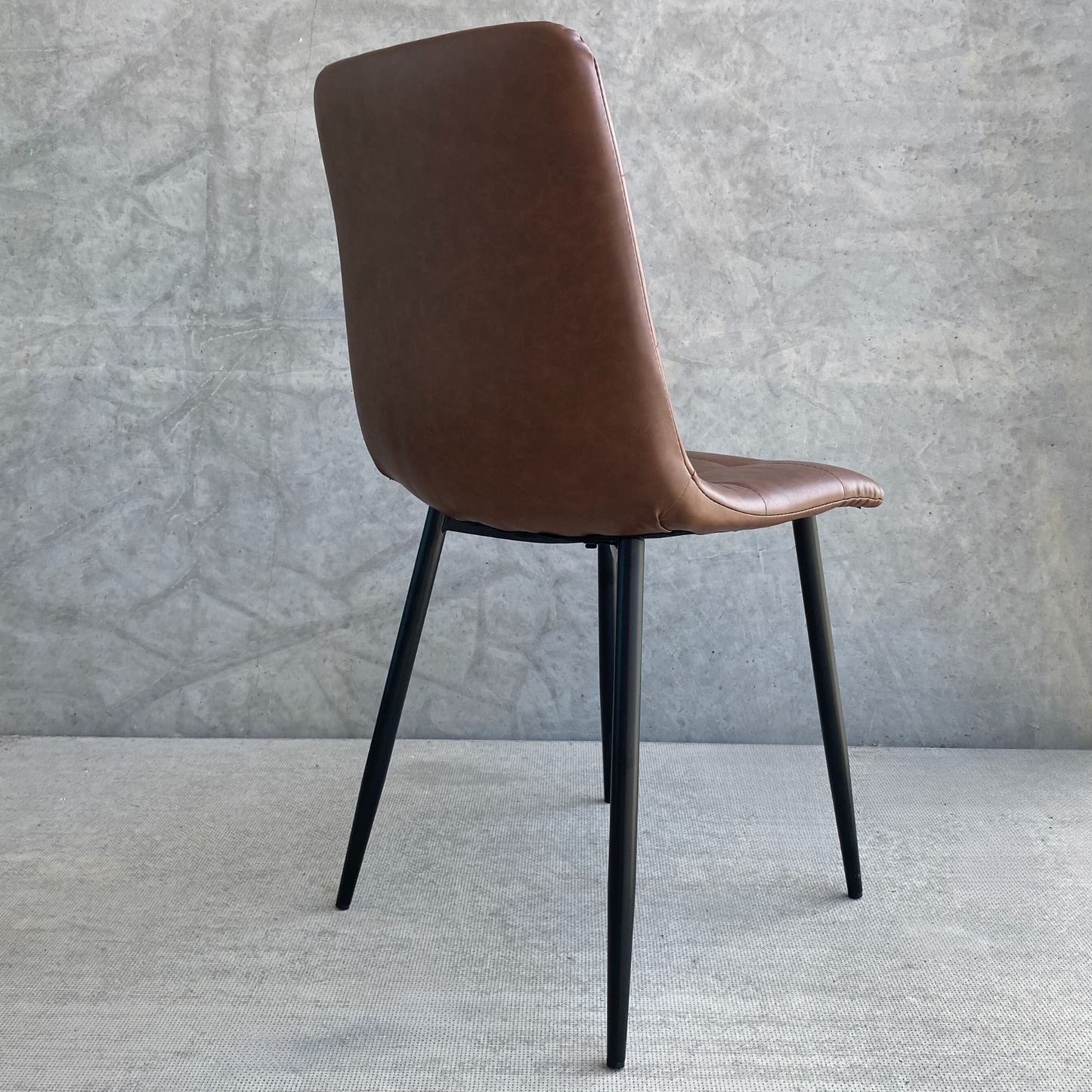 Jessi Chaise de salle à manger - Cuir synthétique brun avec pieds en métal noir