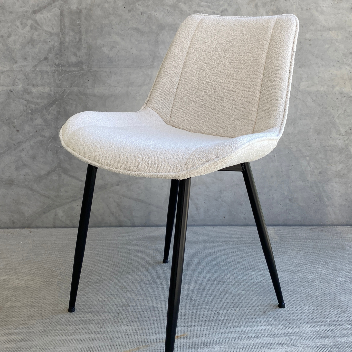 Elisa - Chaise de salle à manger en tissu bouclé blanc