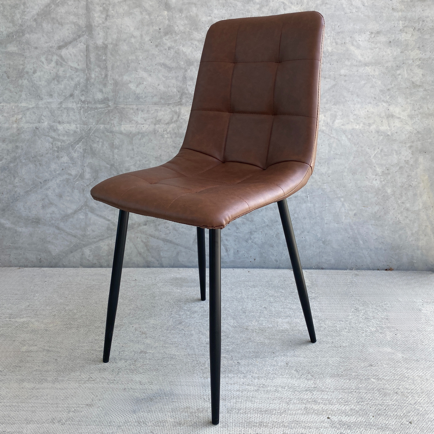 Jessi Chaise de salle à manger - Cuir synthétique brun avec pieds en métal noir