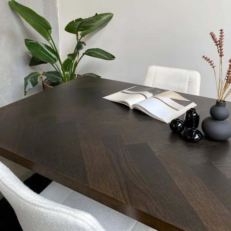 Calvin - Table en chevrons 200 x 90 cm en chêne fumé avec pieds croisés