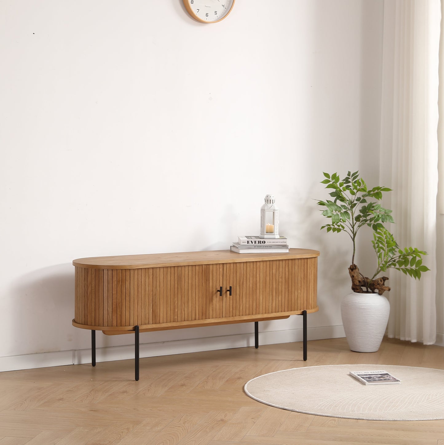 Florence - Meuble TV en chêne avec lamelles 138 x 40 x 55 cm