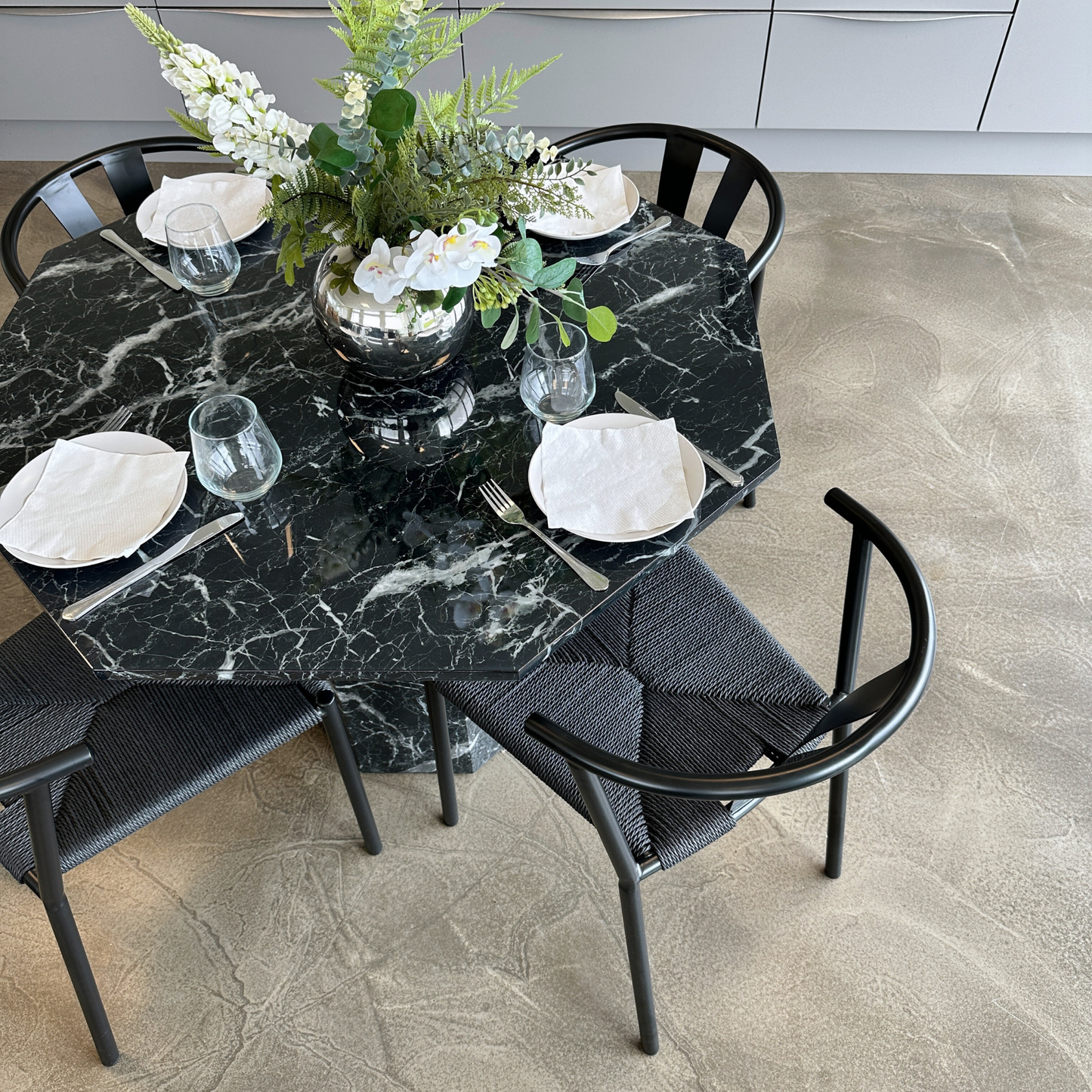 Lagoni - Table ronde Ø100 cm en aspect marbre noir