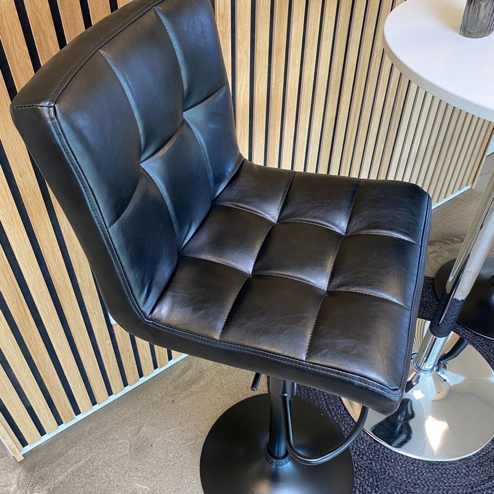 Doria - Tabouret de bar réglable en simili cuir avec rotation à 360 degrés