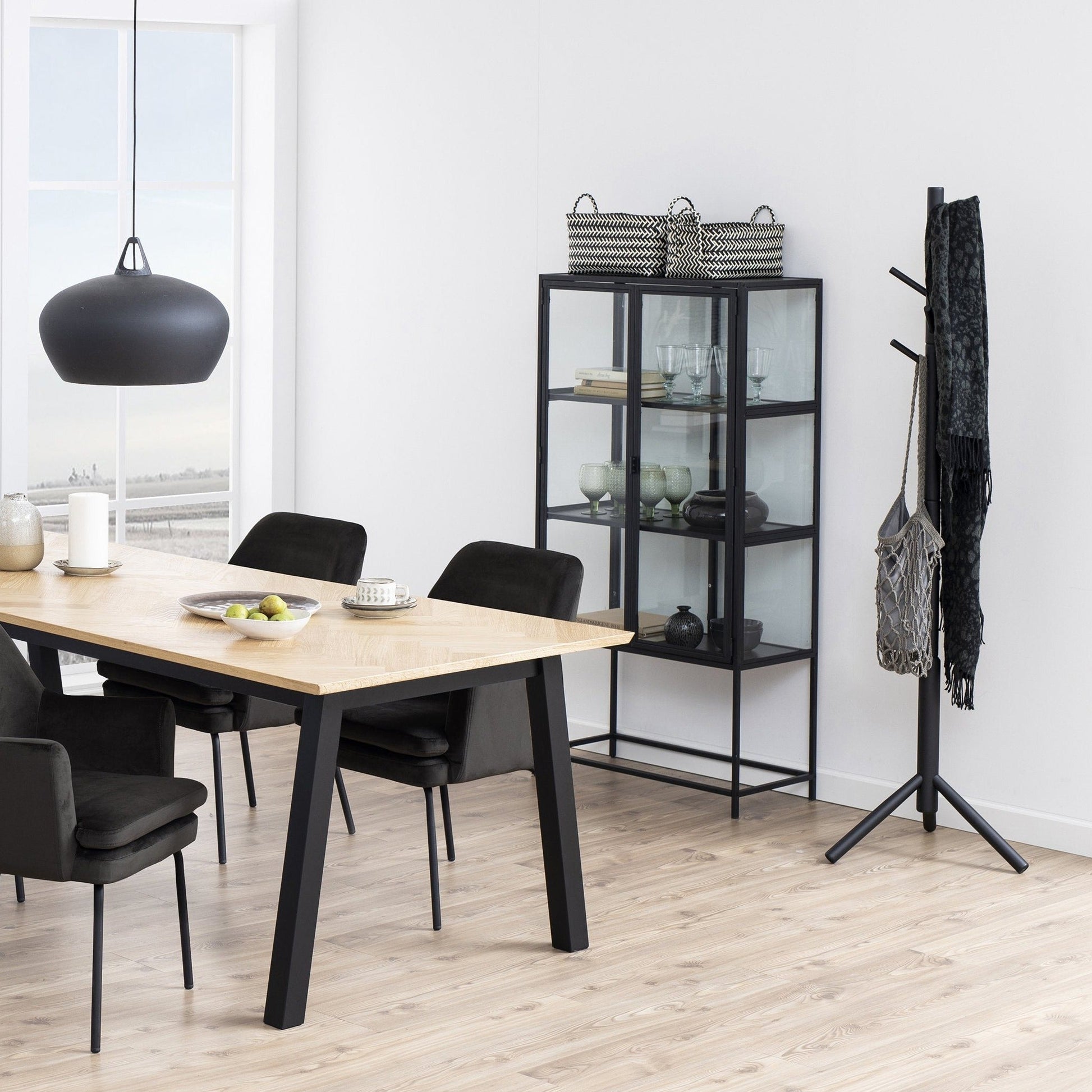 Seaford - Vitrine en verre - Acier noir 77 x 35 x 150 cm