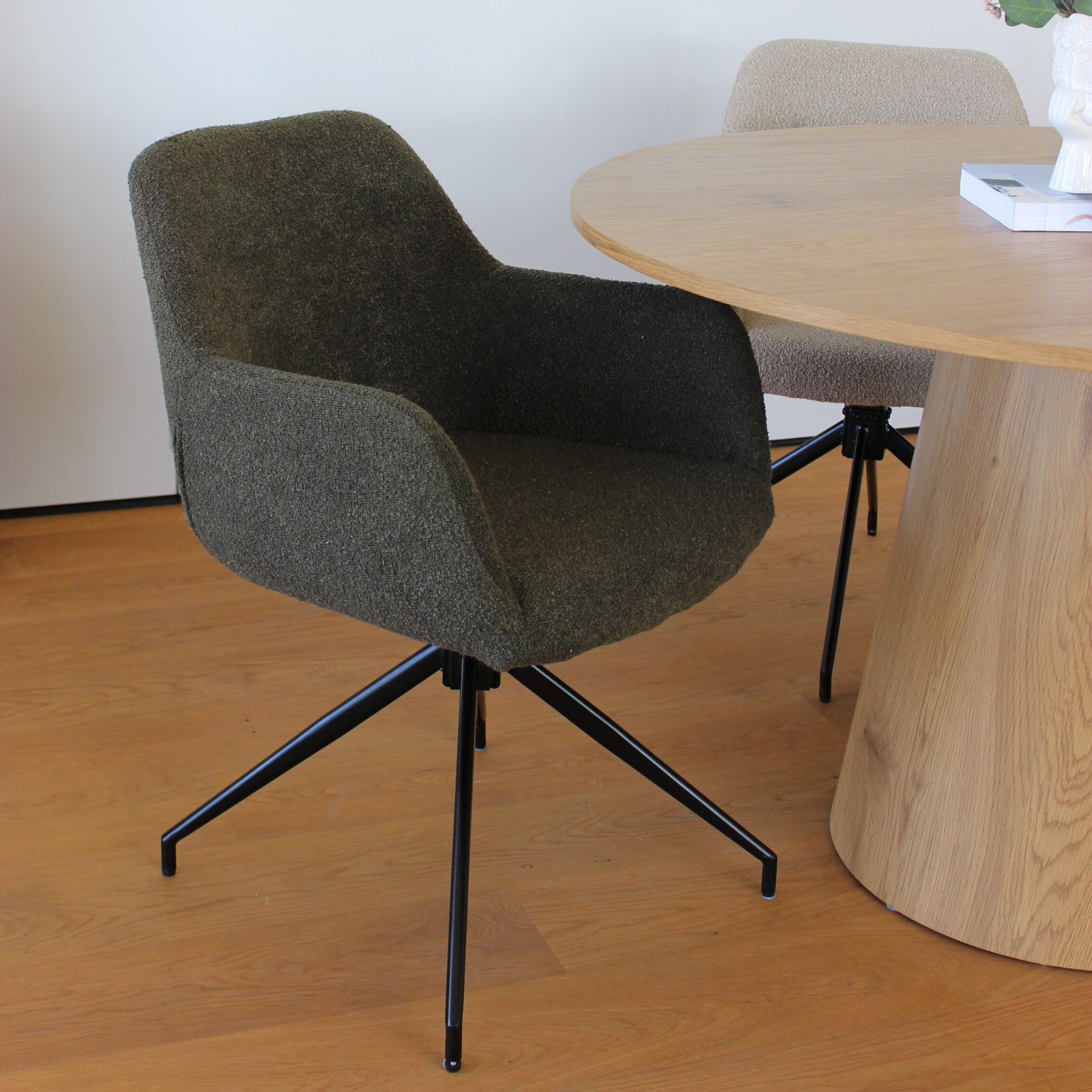 Amanda - Chaise de salle à manger en bouclé vert avec rotation à 360 degrés
