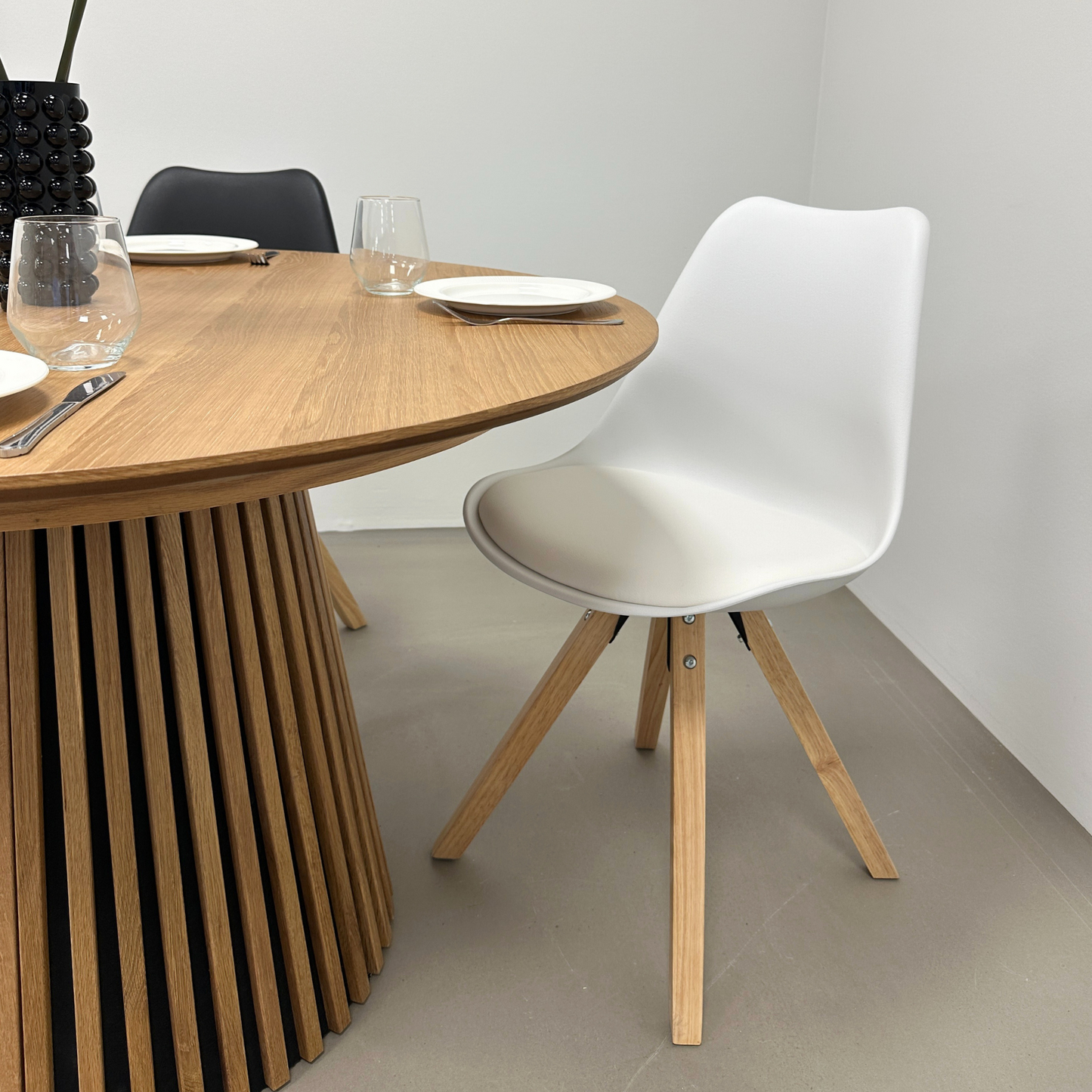 Aria - Chaise de salle à manger blanche avec pieds en bois