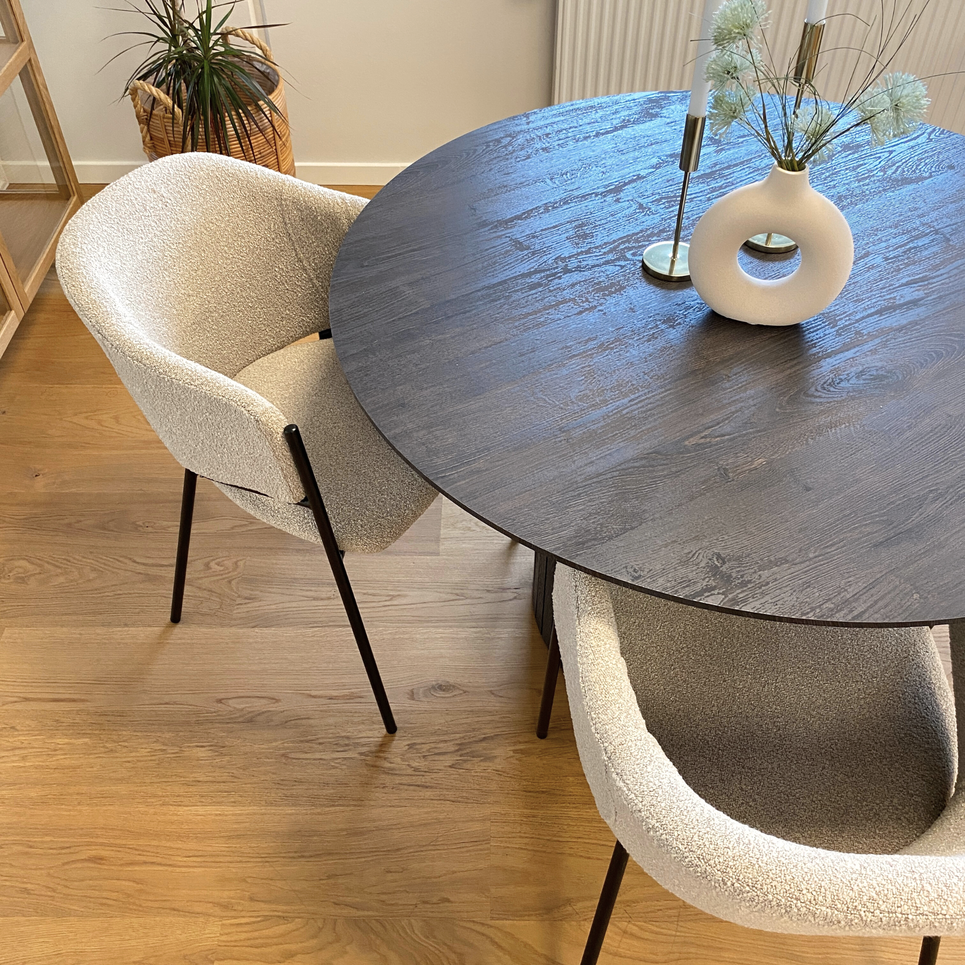 Carolina spisebordsstol i beige boucle