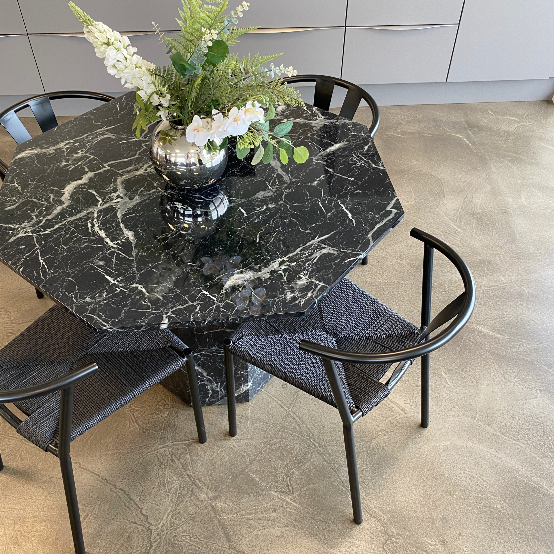 Lagoni - Table ronde Ø100 cm en aspect marbre noir